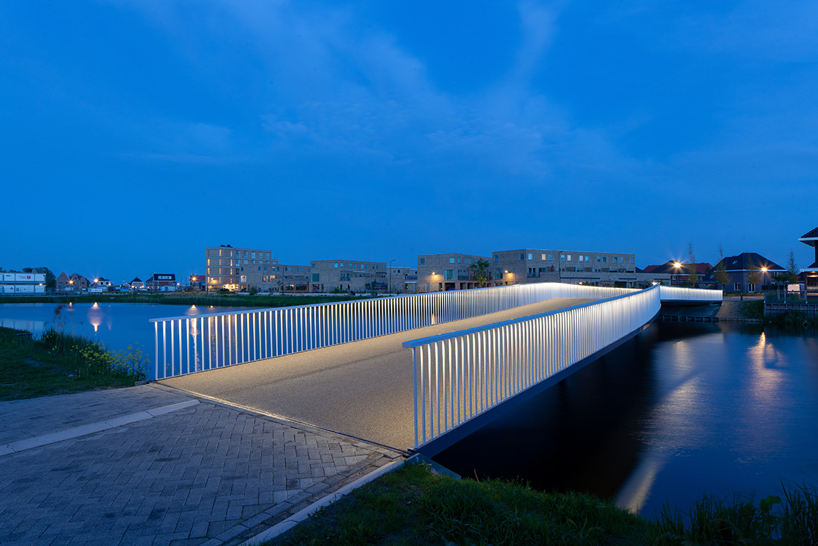 007 fietsbrug-de-draai 1180px-2