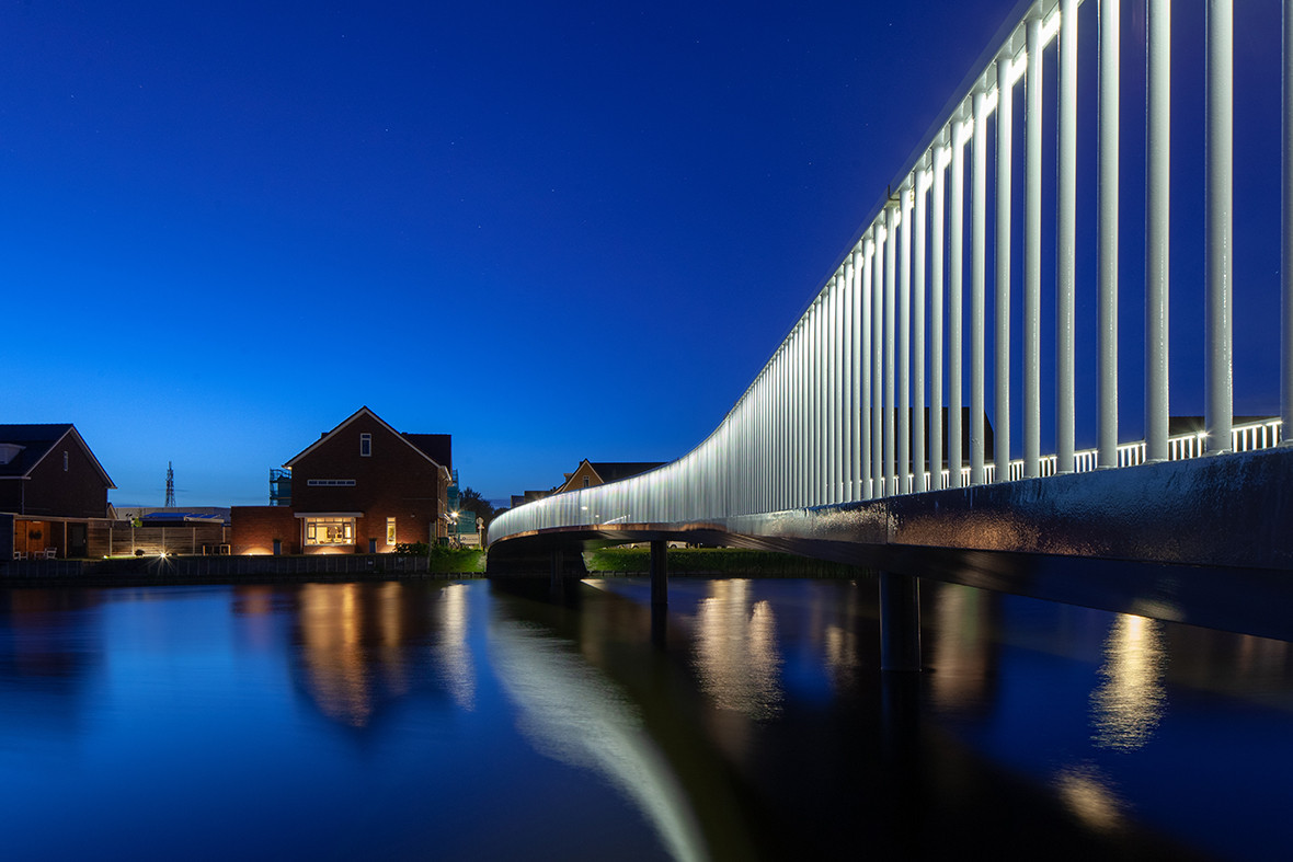 014 fietsbrug-de-draai 1180px-2