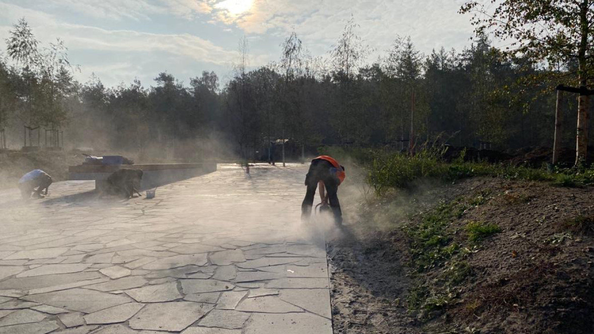  Loenen Memorial Cemetery continues to take shape