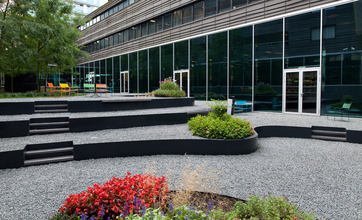 Almere-library-roof-garden-02