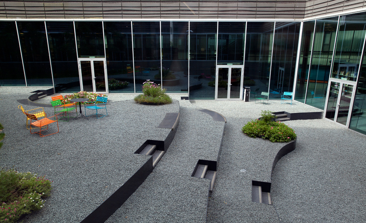 Almere-library-roof-garden-03